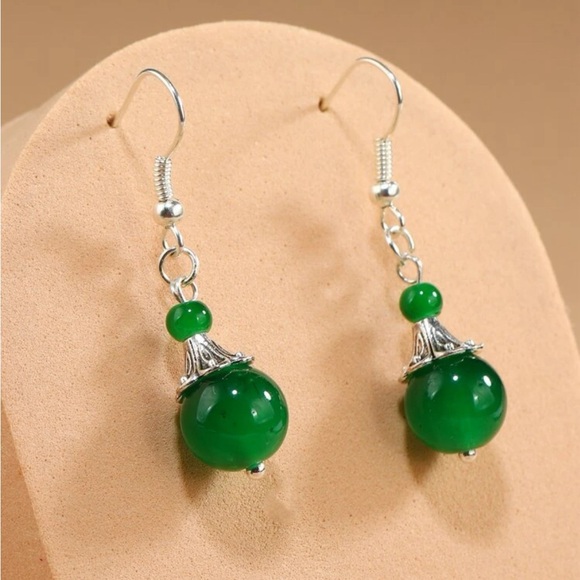 SIMPLE SILVER AND DEEP GREEN JADE COLORED DROP EARRINGS - Picture 2 of 5